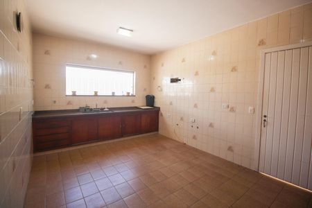Casa à venda com 181m², 2 quartos e 2 vagasCozinha