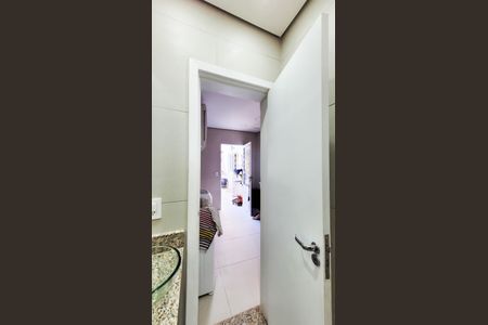 Casa de condomínio à venda com 700m², 5 quartos e 5 vagasBanheiro de serviço