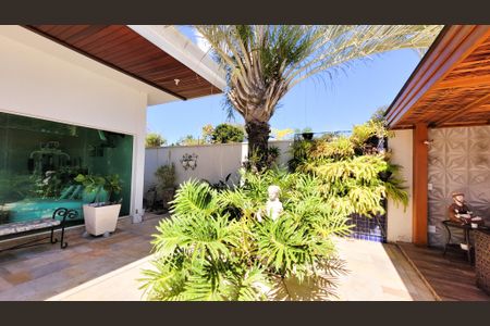 Casa de condomínio à venda com 700m², 5 quartos e 5 vagasQuintal