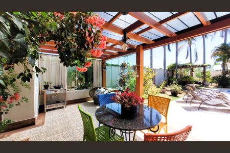 Casa de condomínio à venda com 700m², 5 quartos e 5 vagasJardim