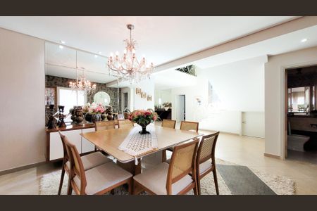 Casa de condomínio à venda com 700m², 5 quartos e 5 vagasSala