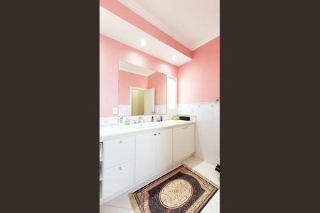 Casa de condomínio à venda com 700m², 5 quartos e 5 vagasBanheiro da Suíte 2