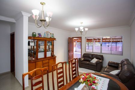 Casa à venda com 320m², 4 quartos e 3 vagasSala