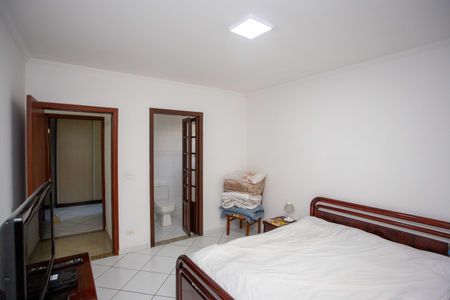 Casa à venda com 320m², 4 quartos e 3 vagasSuíte