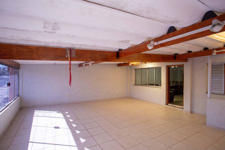 Casa à venda com 320m², 4 quartos e 3 vagasVaranda