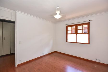 Casa de condomínio para alugar com 300m², 4 quartos e 5 vagasSuíte 2