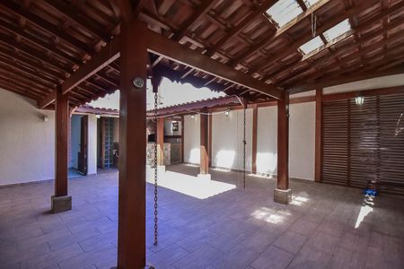 Casa de condomínio para alugar com 300m², 4 quartos e 5 vagasQuintal