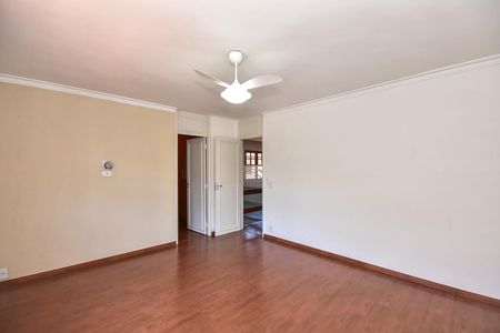 Casa de condomínio para alugar com 300m², 4 quartos e 5 vagasSuíte 3