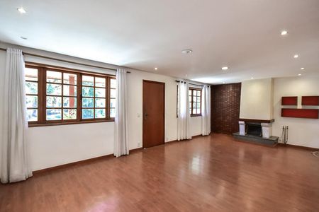 Casa de condomínio para alugar com 300m², 4 quartos e 5 vagasSala