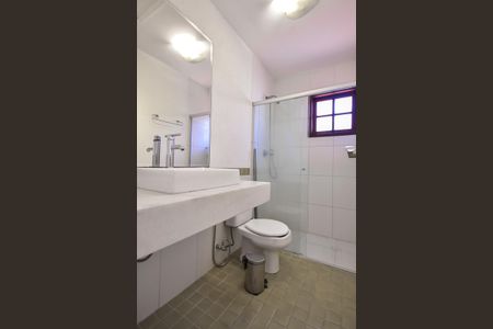 Casa de condomínio para alugar com 300m², 4 quartos e 5 vagasBanheiro da Suíte 1