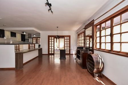 Casa de condomínio para alugar com 300m², 4 quartos e 5 vagasSala