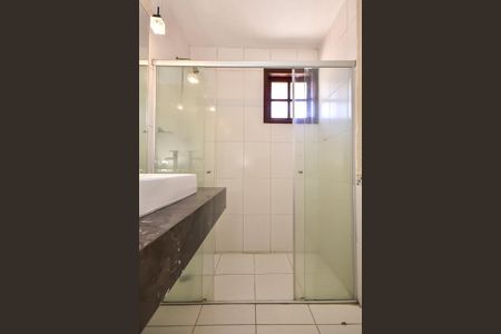 Casa de condomínio para alugar com 300m², 4 quartos e 5 vagasBanheiro da Suíte 3