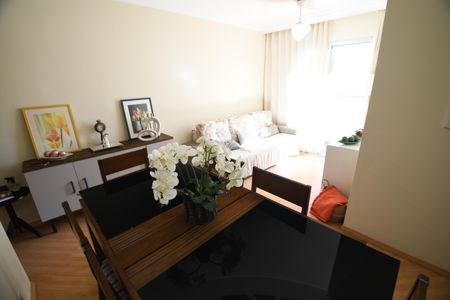 Sala de apartamento à venda com 3 quartos, 69m² em Vila Nova Teixeira, Campinas