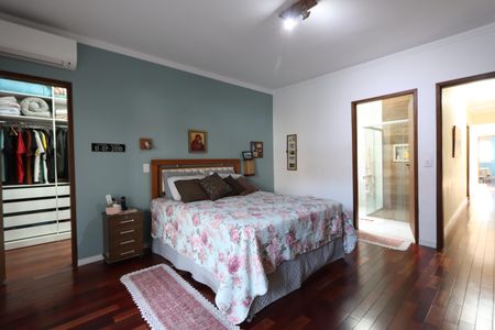 Casa à venda com 260m², 4 quartos e 2 vagasSuíte 4