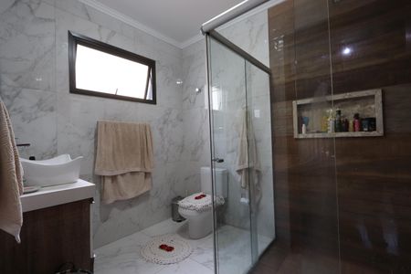 Casa à venda com 260m², 4 quartos e 2 vagasBanheiro da Suíte 4