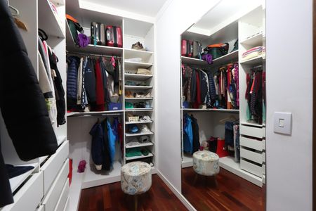 Casa à venda com 260m², 4 quartos e 2 vagasCloset da Suíte 4