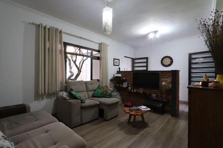 Casa à venda com 260m², 4 quartos e 2 vagasSala