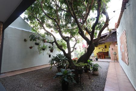 Casa à venda com 260m², 4 quartos e 2 vagasQuintal Ajardinado