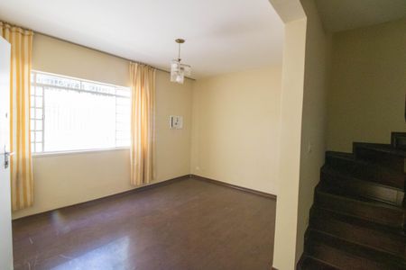 Casa à venda com 144m², 4 quartos e 2 vagasSala