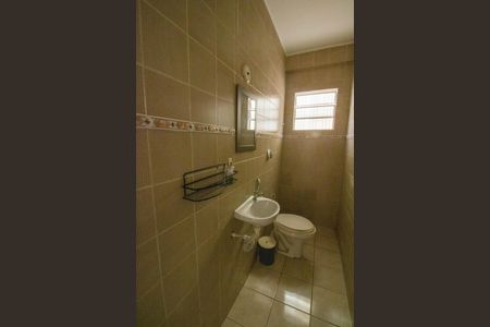 Casa à venda com 144m², 4 quartos e 2 vagasBanheiro 1