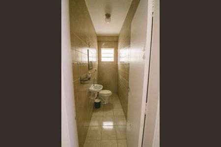 Casa à venda com 144m², 4 quartos e 2 vagasBanheiro 1