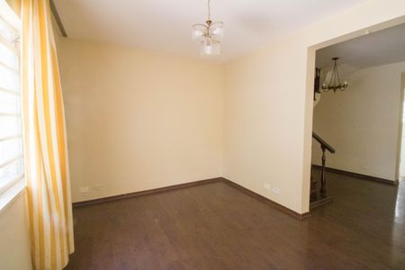 Casa à venda com 144m², 4 quartos e 2 vagasSala