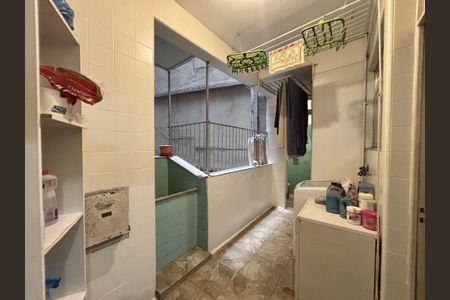 Apartamento à venda com 130m², 3 quartos e 1 vagaÁrea de serviço