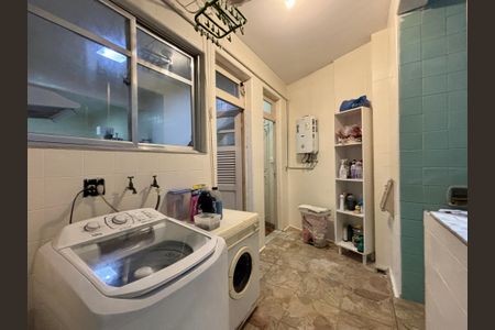 Apartamento à venda com 130m², 3 quartos e 1 vagaÁrea de serviço