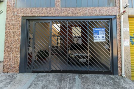 Casa à venda com 140m², 3 quartos e 2 vagas Casa à venda com 140m², 3 quartos e 2 vagasFachada