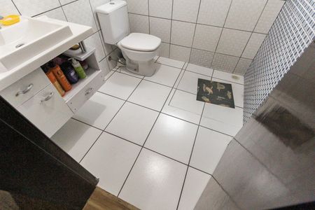 Casa à venda com 140m², 3 quartos e 2 vagas Casa à venda com 140m², 3 quartos e 2 vagasBanheiro