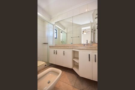 Apartamento à venda com 288m², 4 quartos e 4 vagasBanheiro Suíte 2