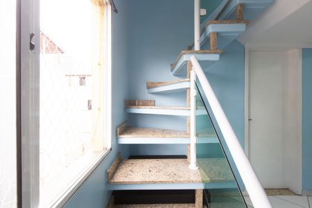 Apartamento à venda com 96m², 3 quartos e 1 vaga Apartamento à venda com 96m², 3 quartos e 1 vagaEscada