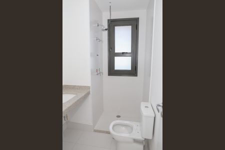 Apartamento à venda com 238m², 4 quartos e 3 vagas Apartamento à venda com 238m², 4 quartos e 3 vagasBanheiro da Suíte 1