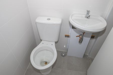 Apartamento à venda com 238m², 4 quartos e 3 vagas Apartamento à venda com 238m², 4 quartos e 3 vagas Banheiro de Serviço