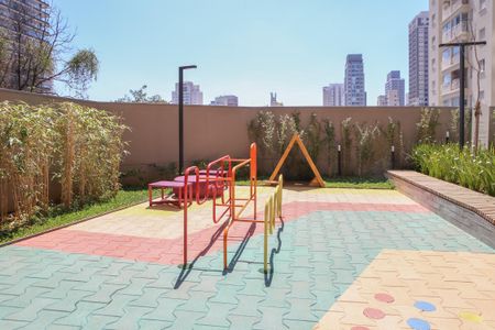 Apartamento à venda com 238m², 4 quartos e 3 vagas Apartamento à venda com 238m², 4 quartos e 3 vagasÁrea comum - Playground