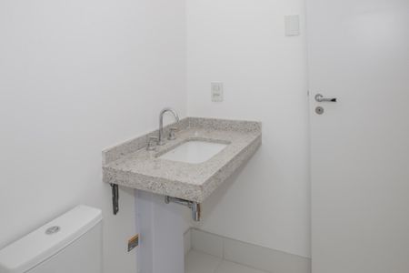 Apartamento à venda com 238m², 4 quartos e 3 vagas Apartamento à venda com 238m², 4 quartos e 3 vagasBanheiro da Suíte 2