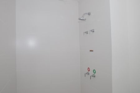 Apartamento à venda com 238m², 4 quartos e 3 vagas Apartamento à venda com 238m², 4 quartos e 3 vagasBanheiro da Suíte 2