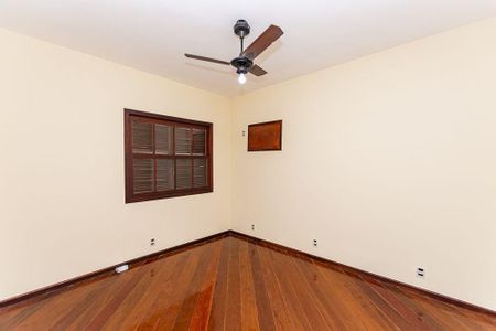 Casa à venda com 4 quartos, 318m² em Itaipu, Niterói