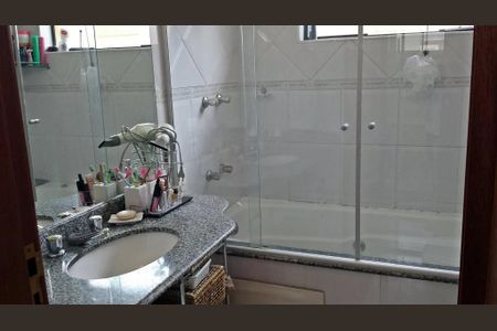 Casa à venda com 4 quartos, 194m² em Vila Suzana, São Paulo