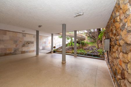 Casa à venda com 720m², 8 quartos e 8 vagas Casa à venda com 720m², 8 quartos e 8 vagasÁrea comum