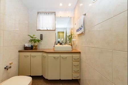 Apartamento à venda com 130m², 4 quartos e 2 vagasBanheiro Social