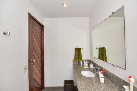 Casa à venda com 700m², 3 quartos e 6 vagasBanheiro Suíte 1