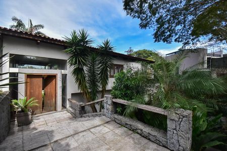 Casa à venda com 700m², 3 quartos e 6 vagasFachada