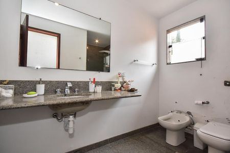 Casa à venda com 700m², 3 quartos e 6 vagasBanheiro Suíte 1