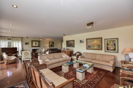 Sala de casa à venda com 3 quartos, 700m² em Jardim Leonor, São Paulo