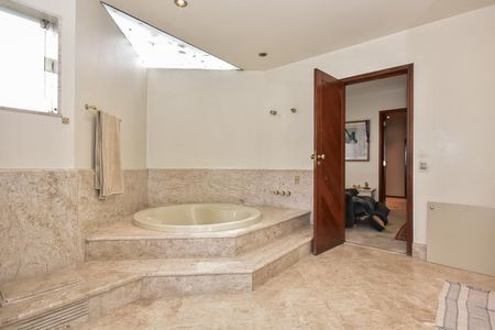 Casa à venda com 700m², 3 quartos e 6 vagasBanheiro da Suíte 3