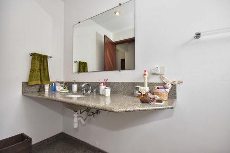 Casa à venda com 700m², 3 quartos e 6 vagasBanheiro Suíte 1