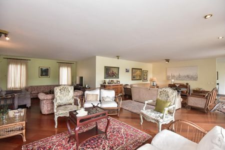 Casa à venda com 700m², 3 quartos e 6 vagasSala