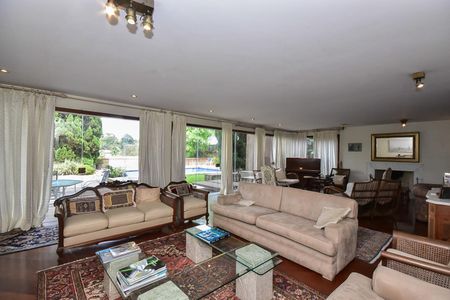 Casa à venda com 700m², 3 quartos e 6 vagasSala