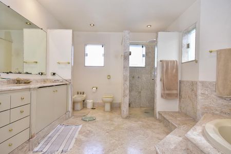 Casa à venda com 700m², 3 quartos e 6 vagasBanheiro da Suíte 3